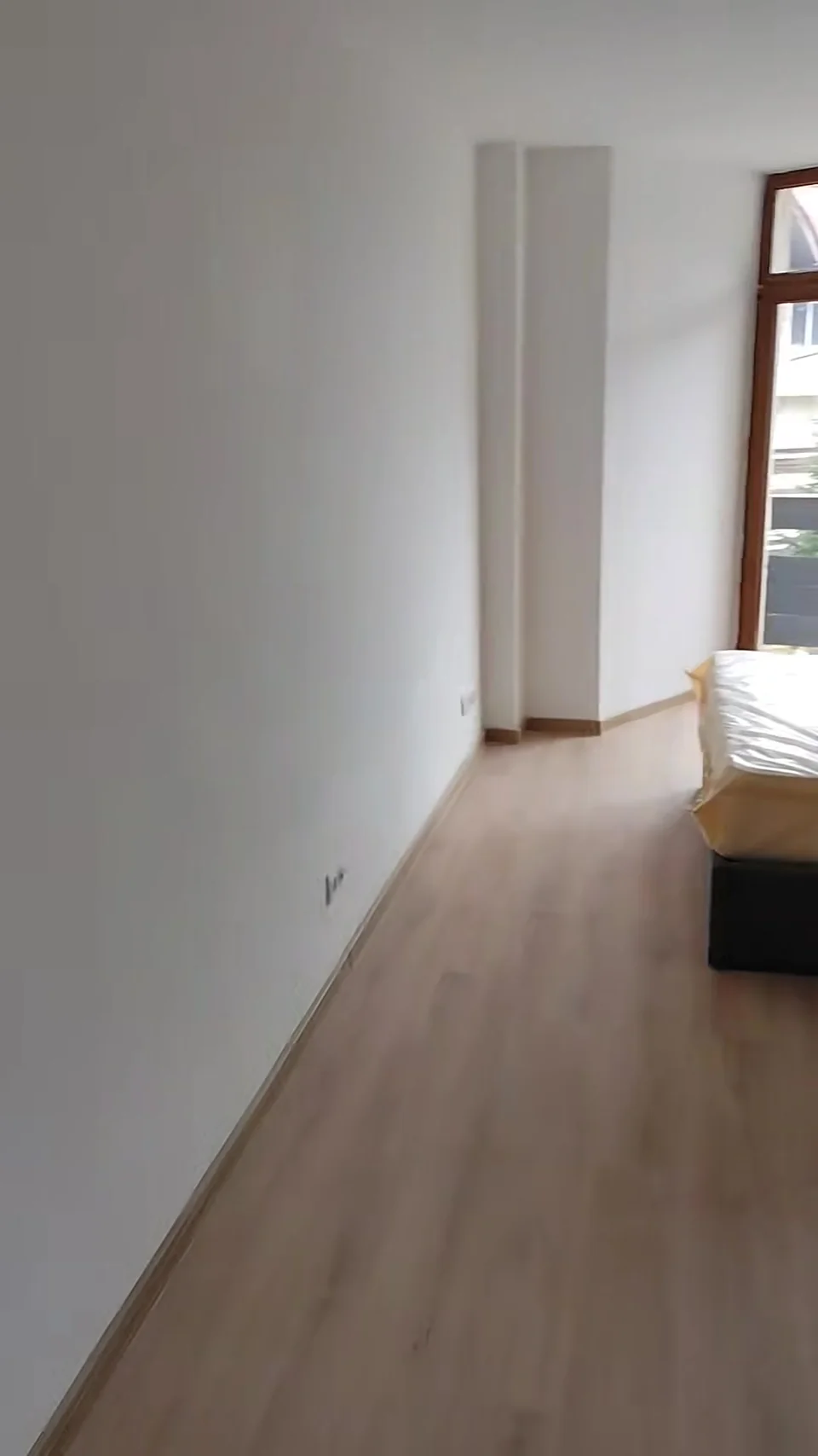 A307: Room opening onto the balcony (video still)