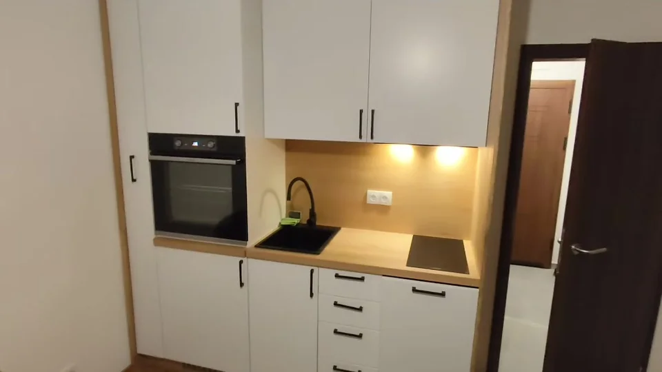 A502: Fitted kitchen in the owner’s video tour (video still)