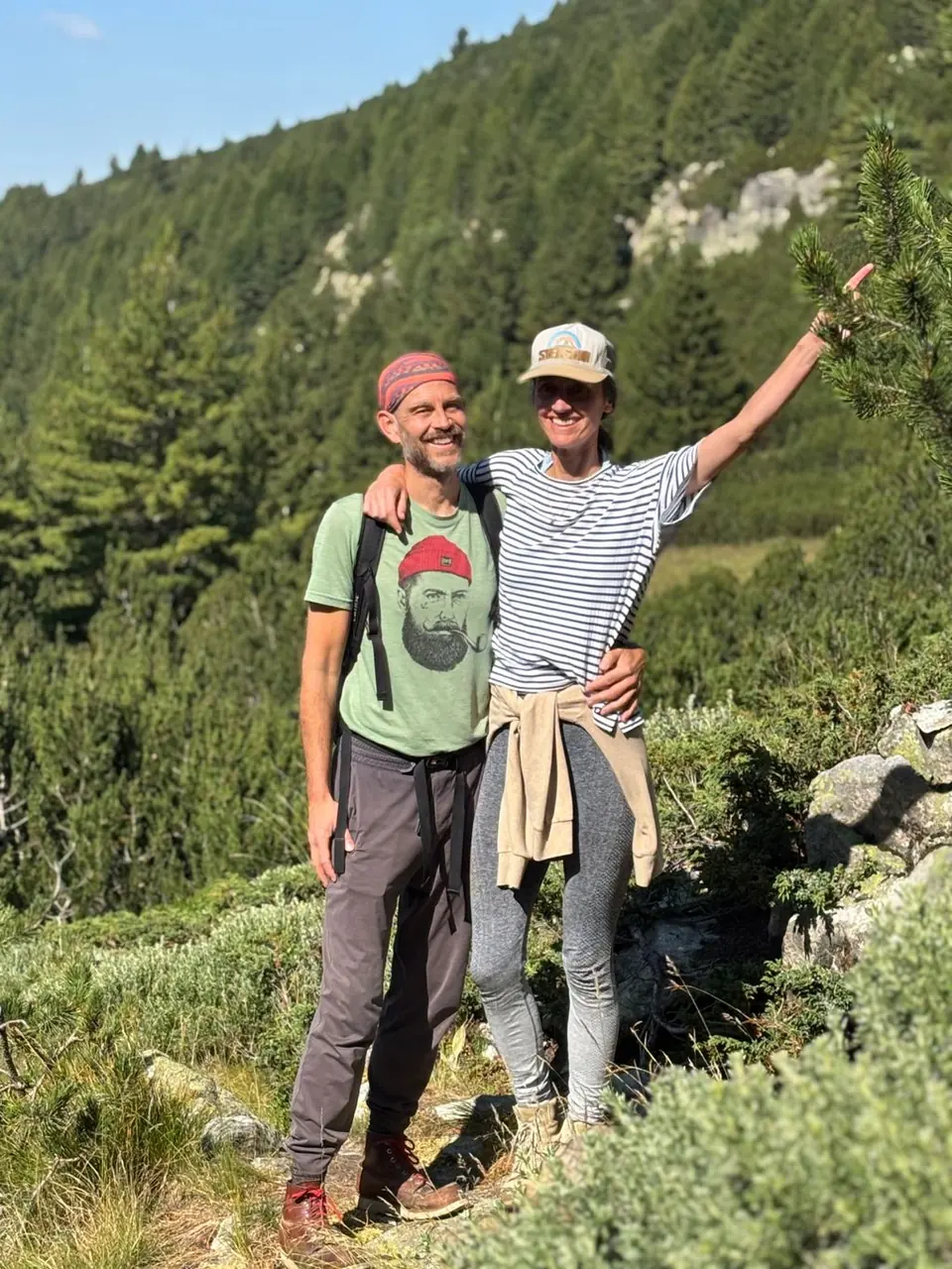 Two walkers posing above the forest on the Vapsko outing.