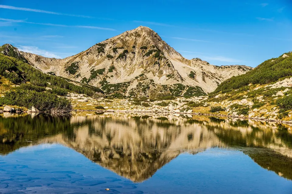 An alpine lake in Pirin’s Muratov area, a regional excursion from Semkovo.