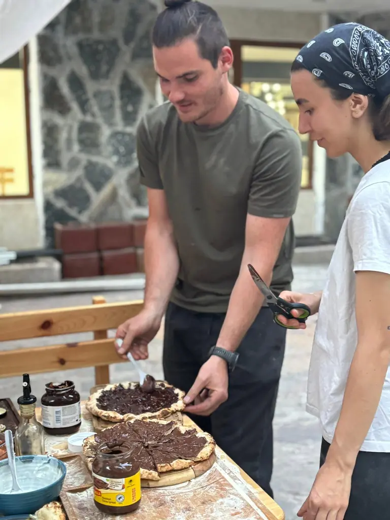 Making chocolate flatbreads together at Coliving Semkovo.